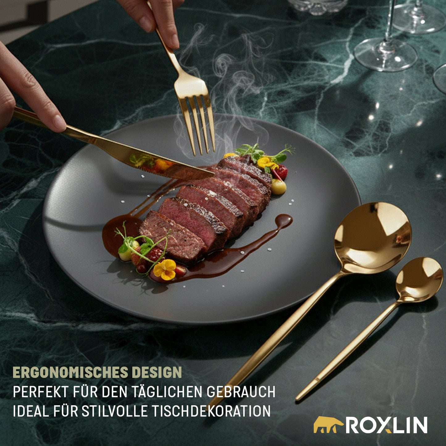 Roxlin Edelstahl-Besteckset in Gold auf dunklem Teller – ideal für festliche Tischdekoration